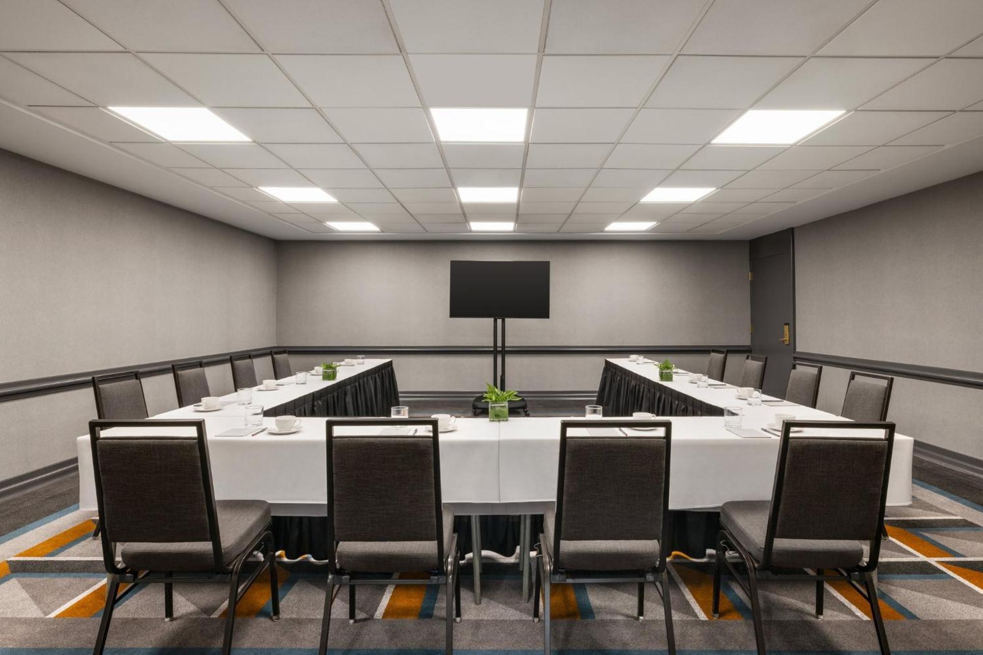 Crowne Plaza Louisville Airport Expo Ctr By Ihg Екстериор снимка