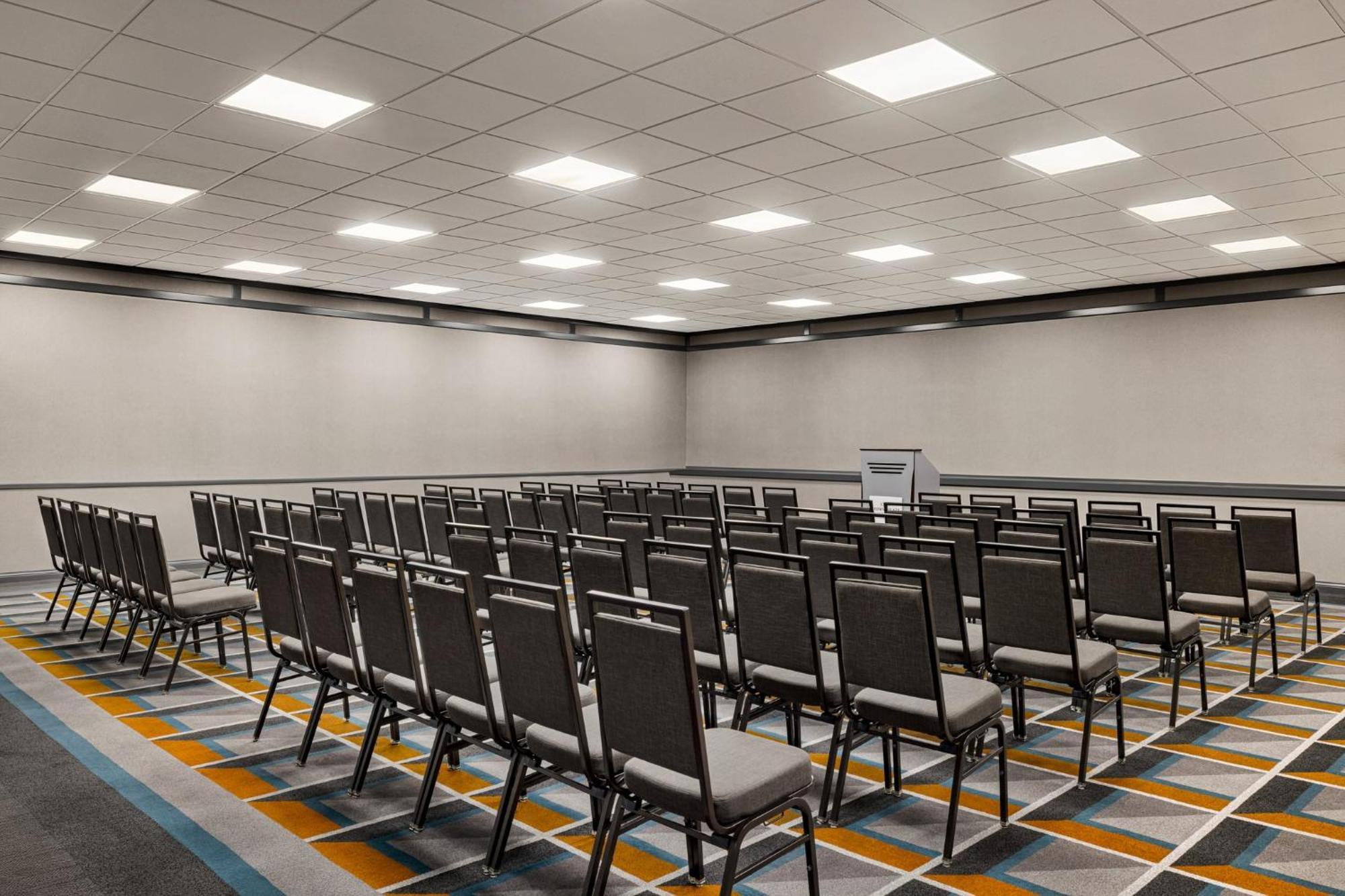 Crowne Plaza Louisville Airport Expo Ctr By Ihg Екстериор снимка