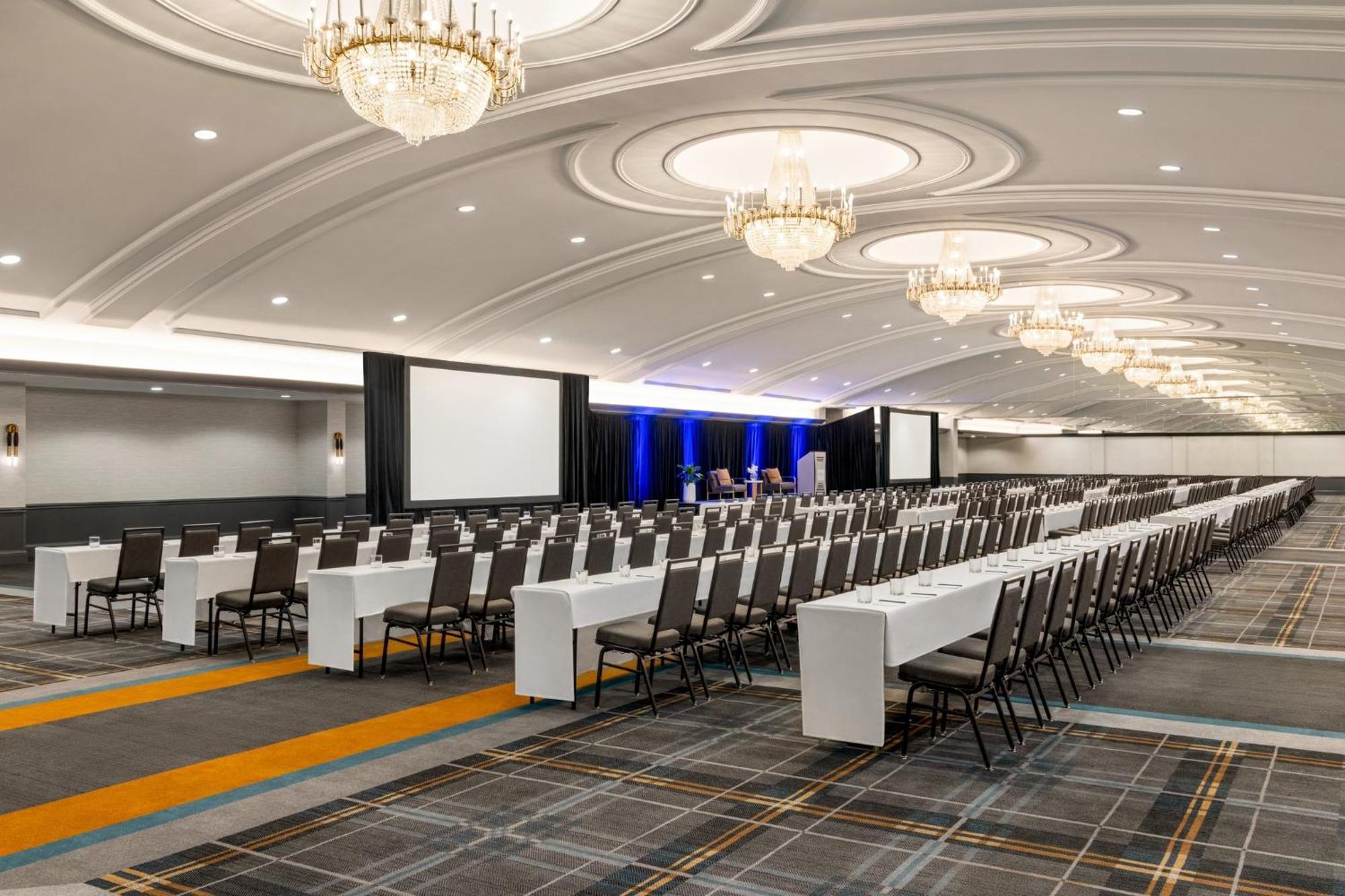 Crowne Plaza Louisville Airport Expo Ctr By Ihg Екстериор снимка