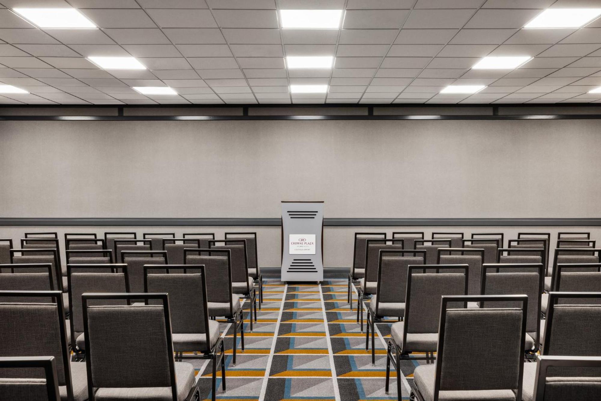 Crowne Plaza Louisville Airport Expo Ctr By Ihg Екстериор снимка