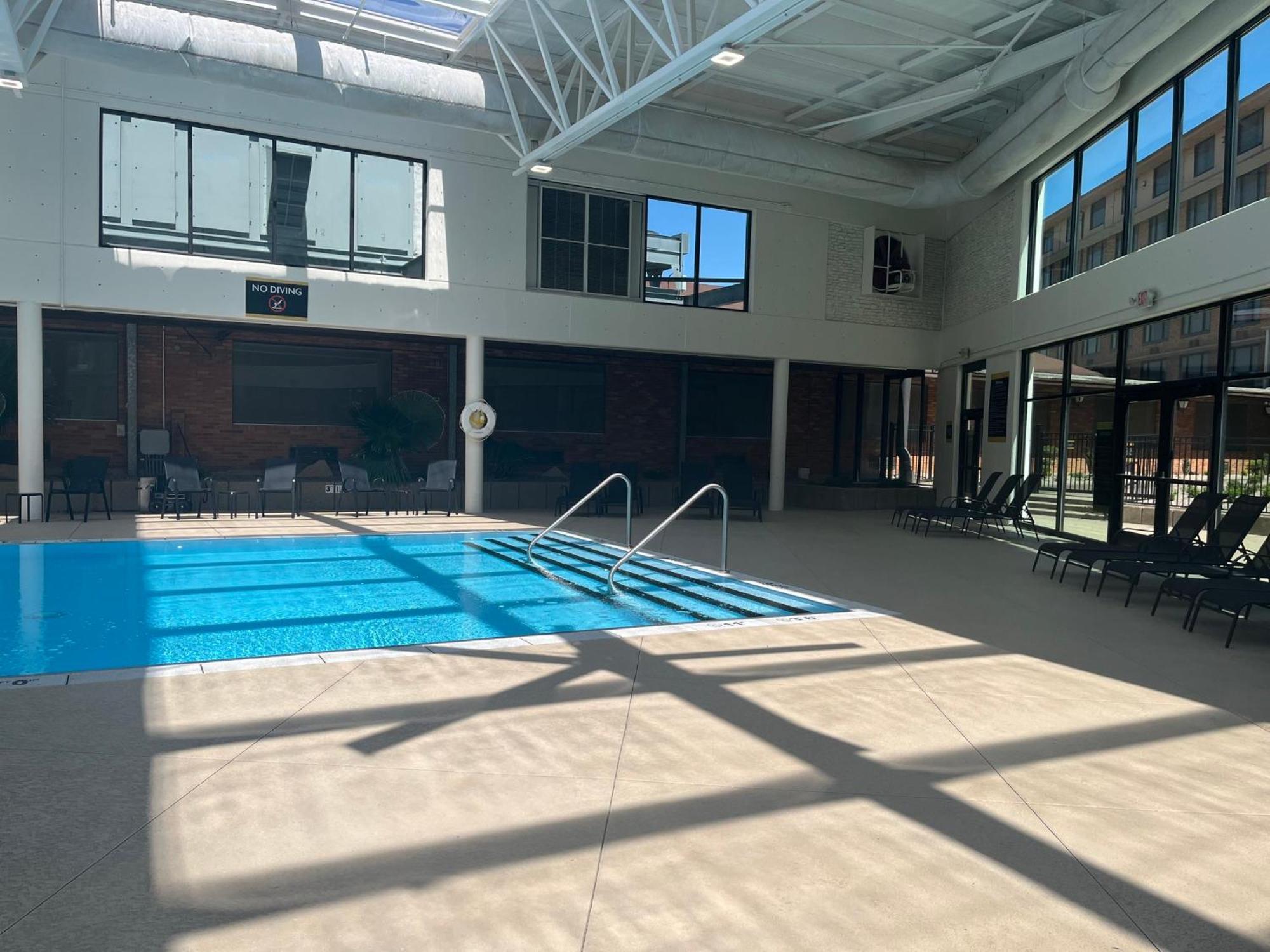 Crowne Plaza Louisville Airport Expo Ctr By Ihg Екстериор снимка